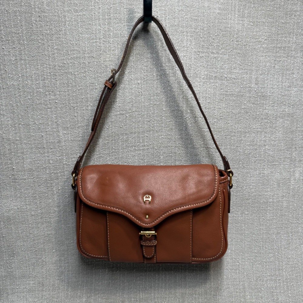 Etienne Aigner Brown Leather Crossbody Shoulder Bag Vintage Small Flap Purse